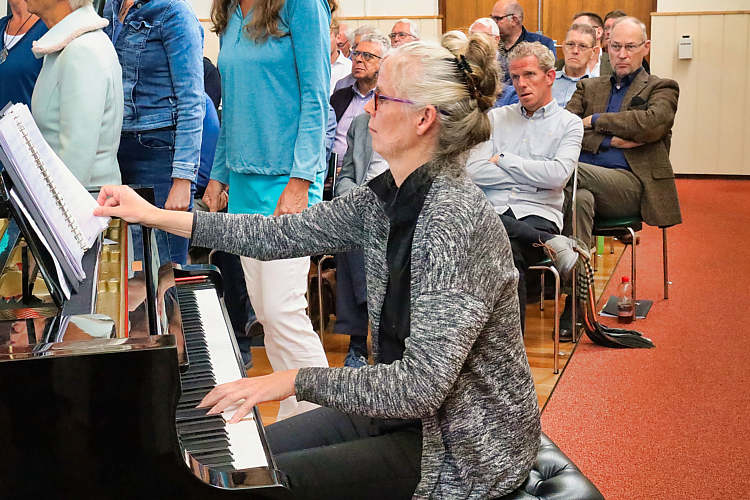 27 okt 2018 - Groot mannenkoor Midden Holland en gemengd koor Encore in de Geref.Kerk_16